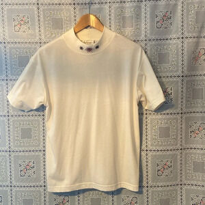 Christmas holiday Christopher & Banks Women’s SS neutral-colored shirt